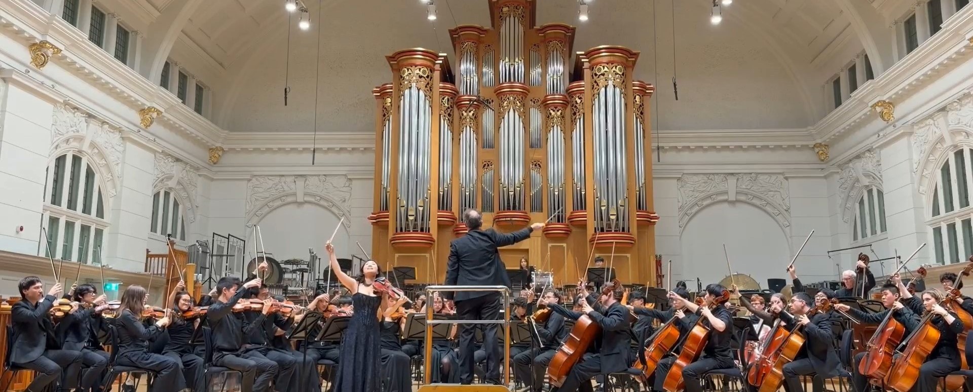 Kaelyn Soh and ICSO playing Korngold's Violin Concerto